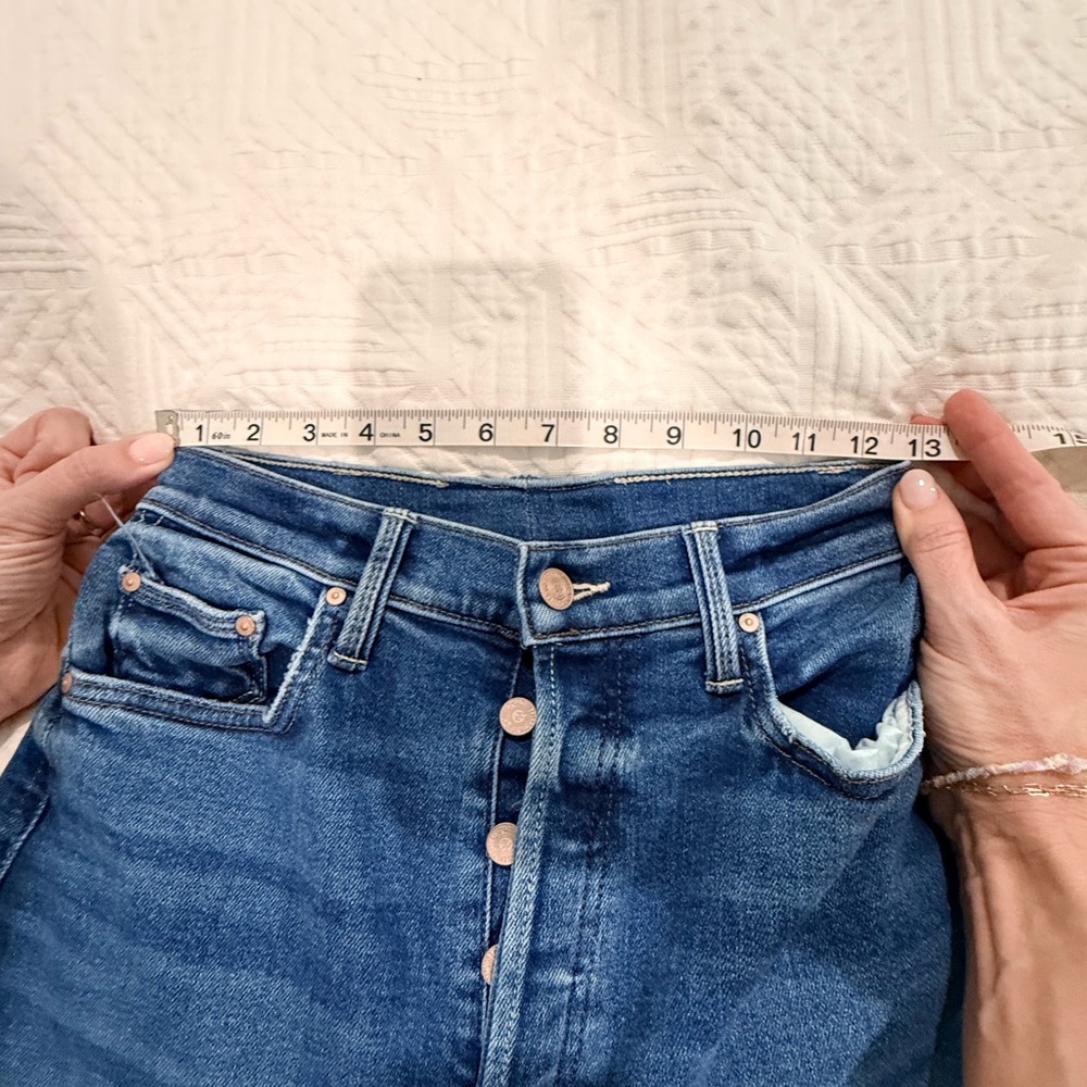 Mother Denim Tune Up Maven Sneak High-Rise Jeans in Opposites Attract - Picture 8 of 10